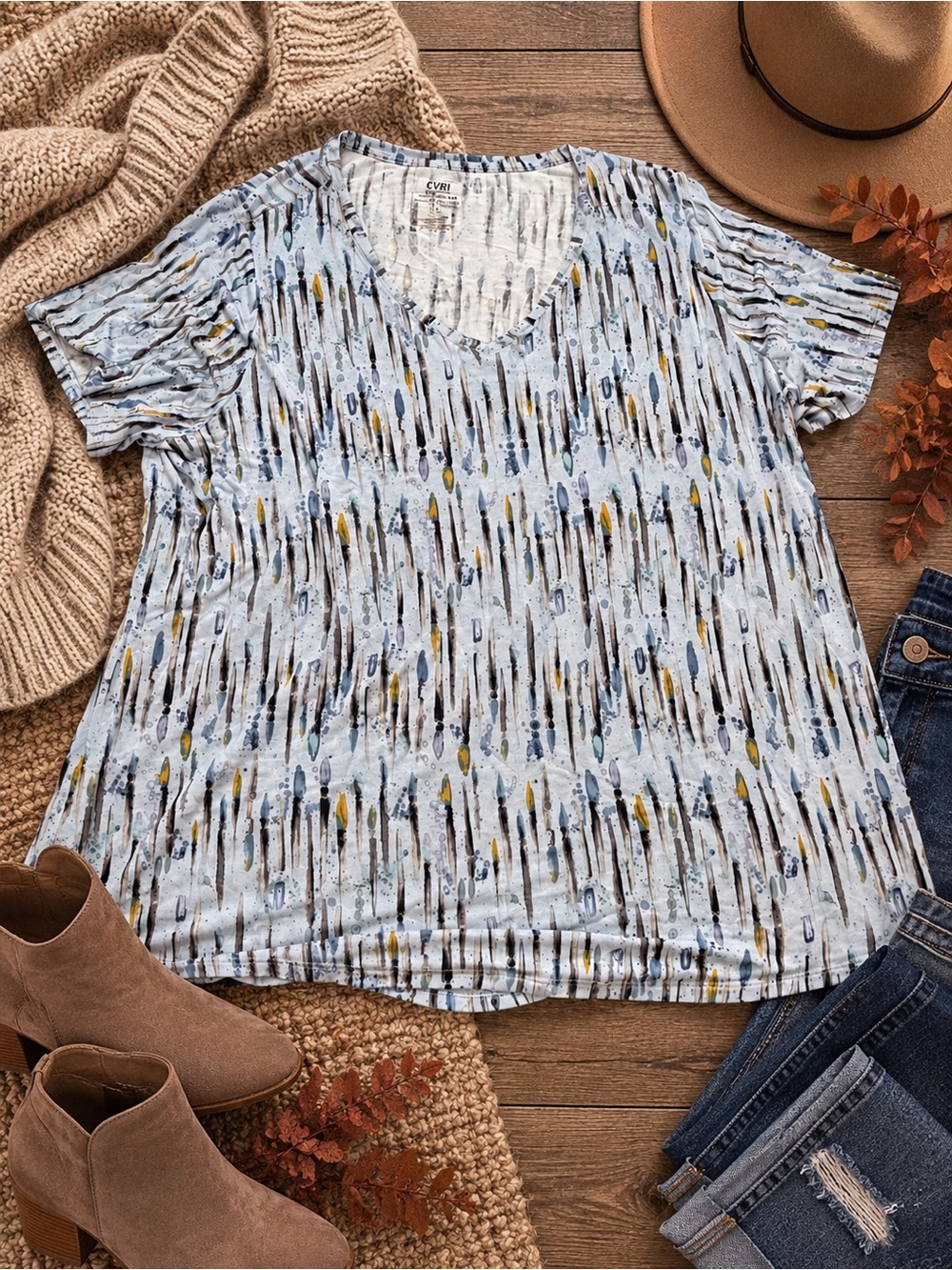 EVRI Abstract Brushstroke V Neck Top Women’s 1X Plus Size White Mustard Blue